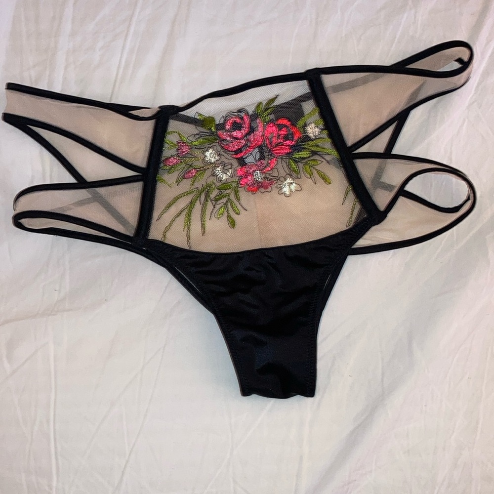VS Embroidered Panties S